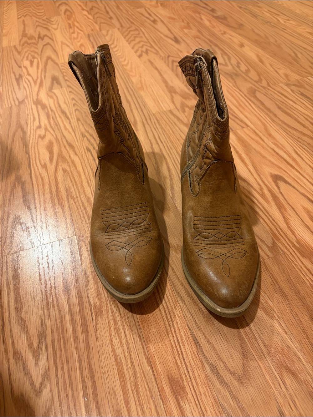 Women's Tan Western Ankle Boots - Stylish Cowboy Booties - Picture 2 of 3